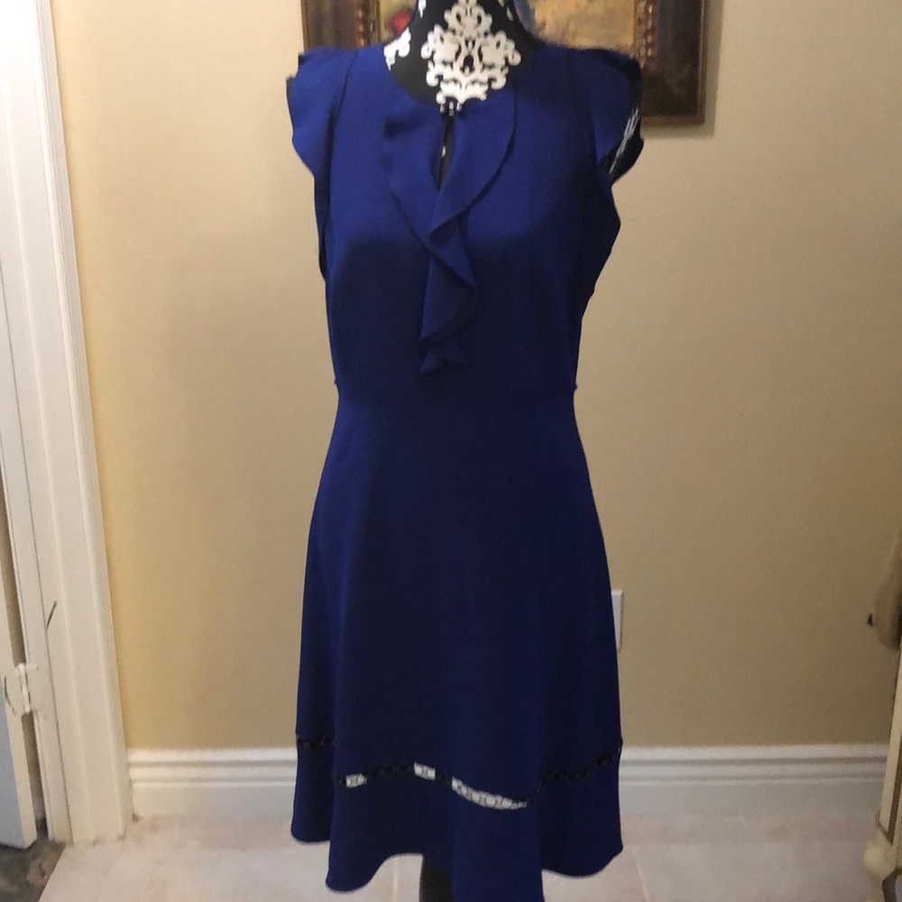 💙Elie Tahari Flutter cap sleeve & hem, metal ring detail embellished dress